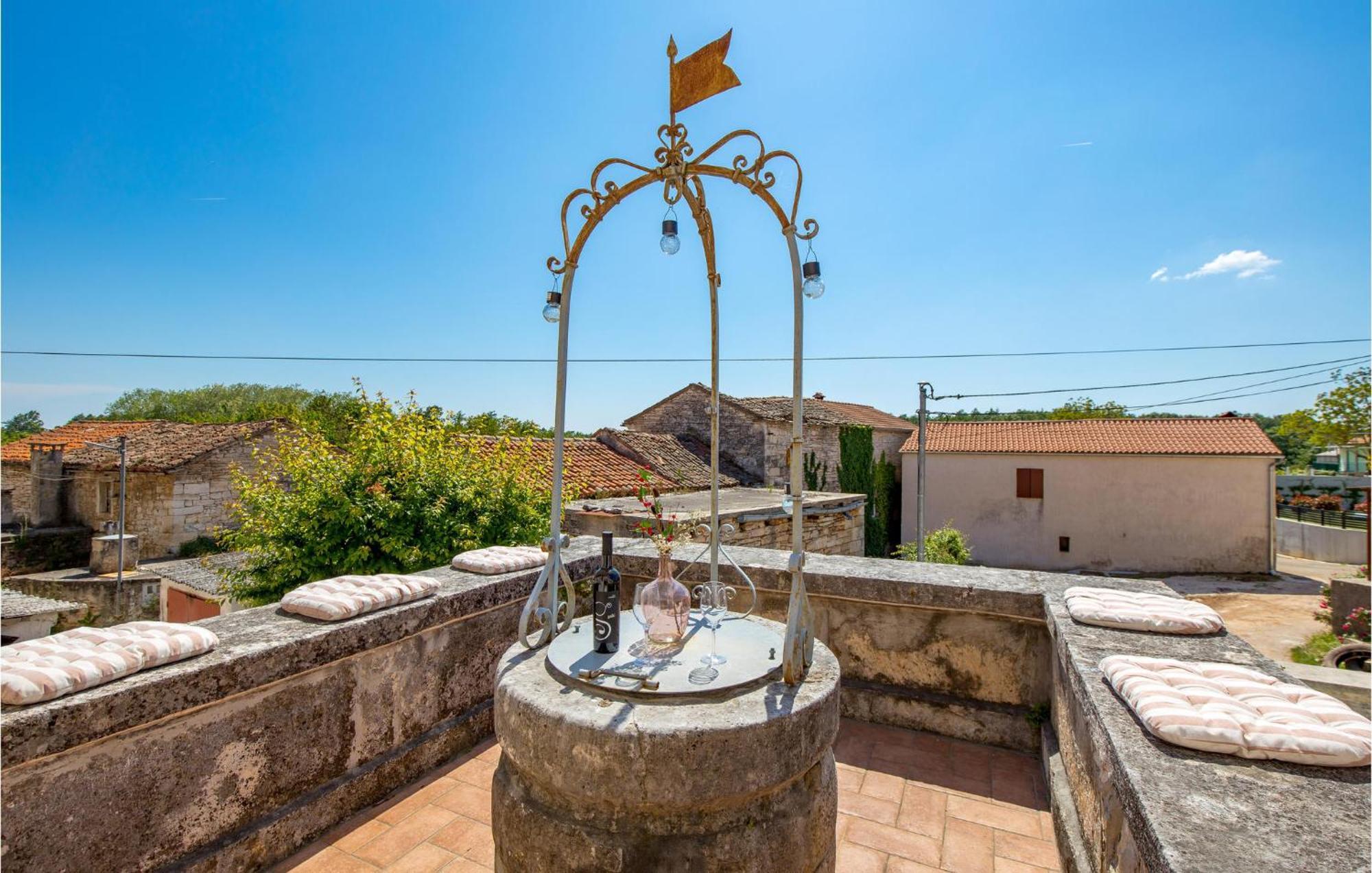 Amazing Home In Foli With Kitchen Dış mekan fotoğraf