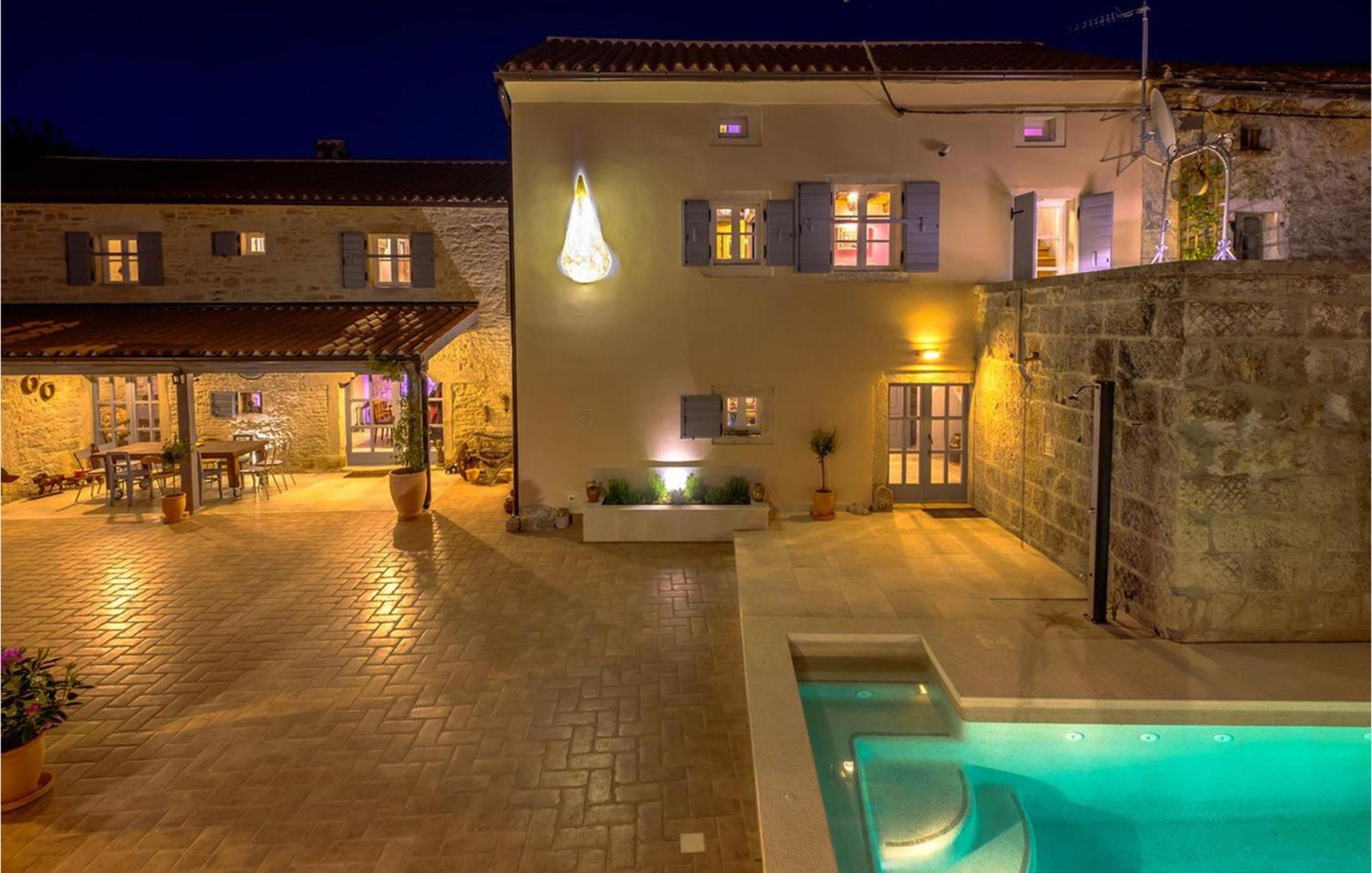 Amazing Home In Foli With Kitchen Dış mekan fotoğraf
