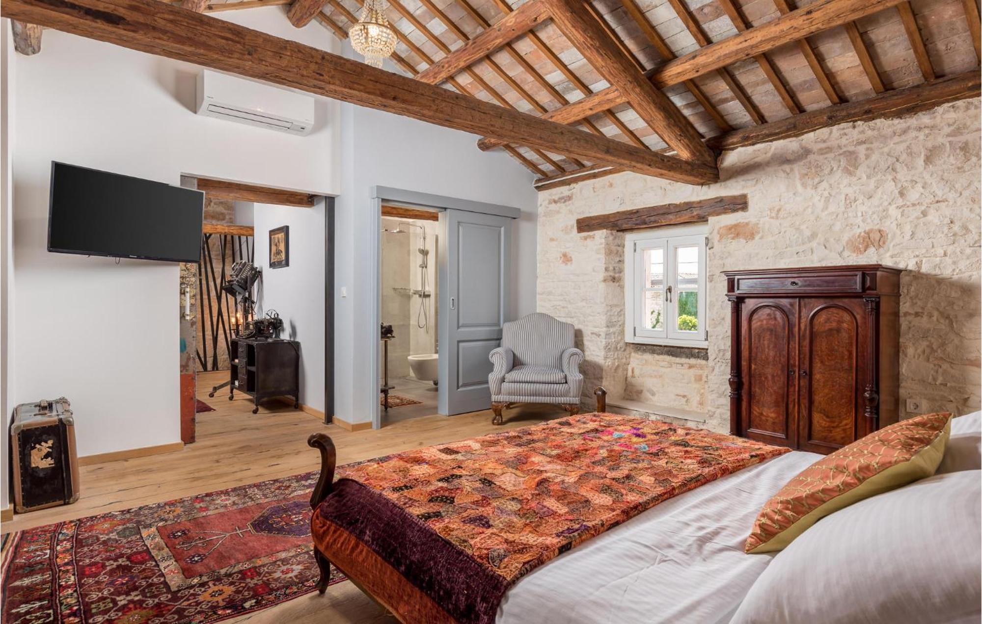 Amazing Home In Foli With Kitchen Dış mekan fotoğraf