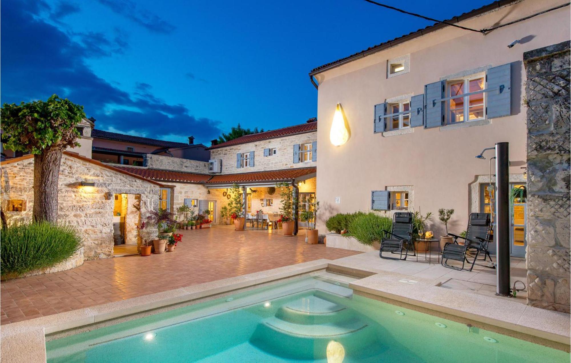 Amazing Home In Foli With Kitchen Dış mekan fotoğraf