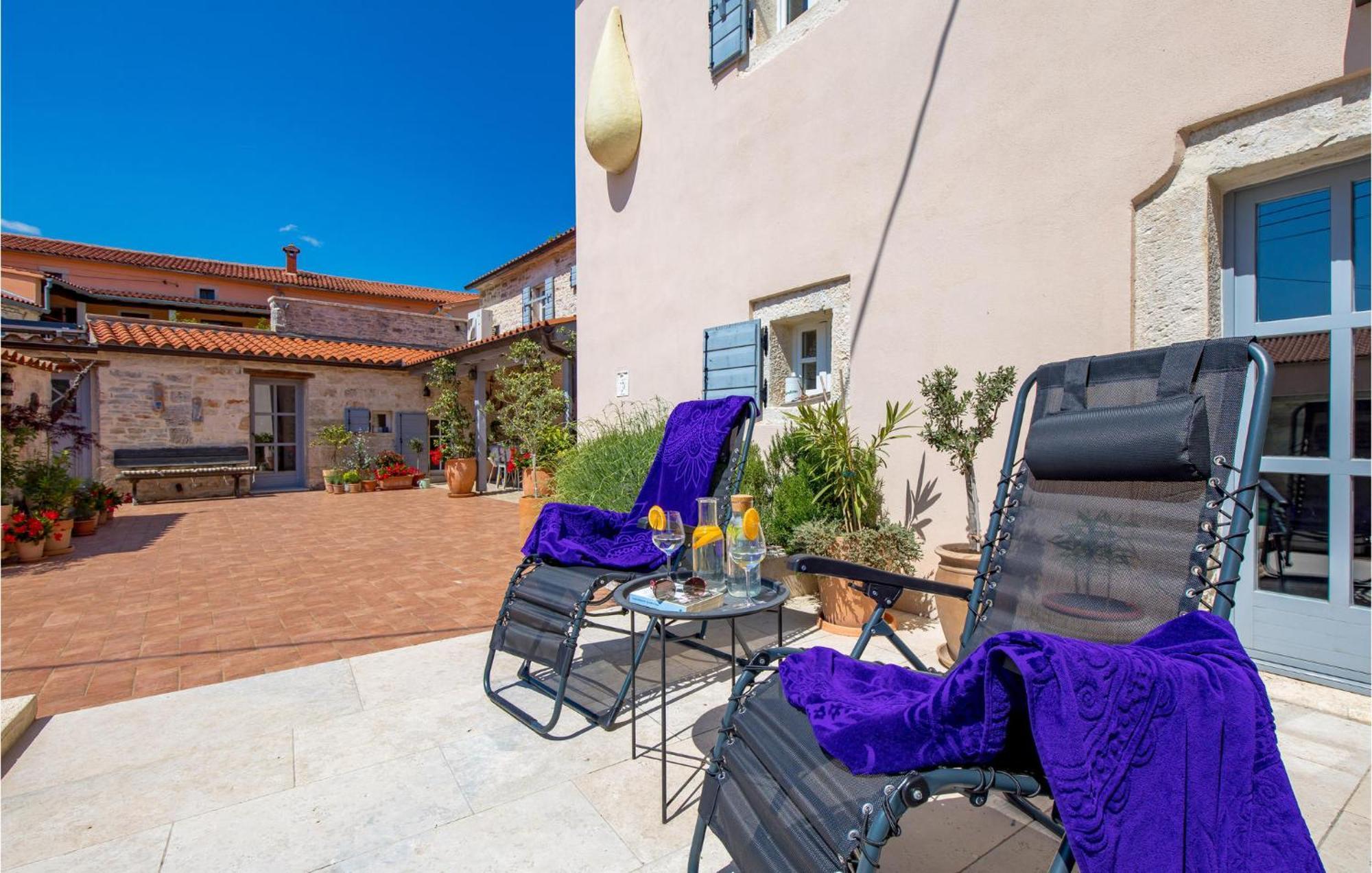 Amazing Home In Foli With Kitchen Dış mekan fotoğraf