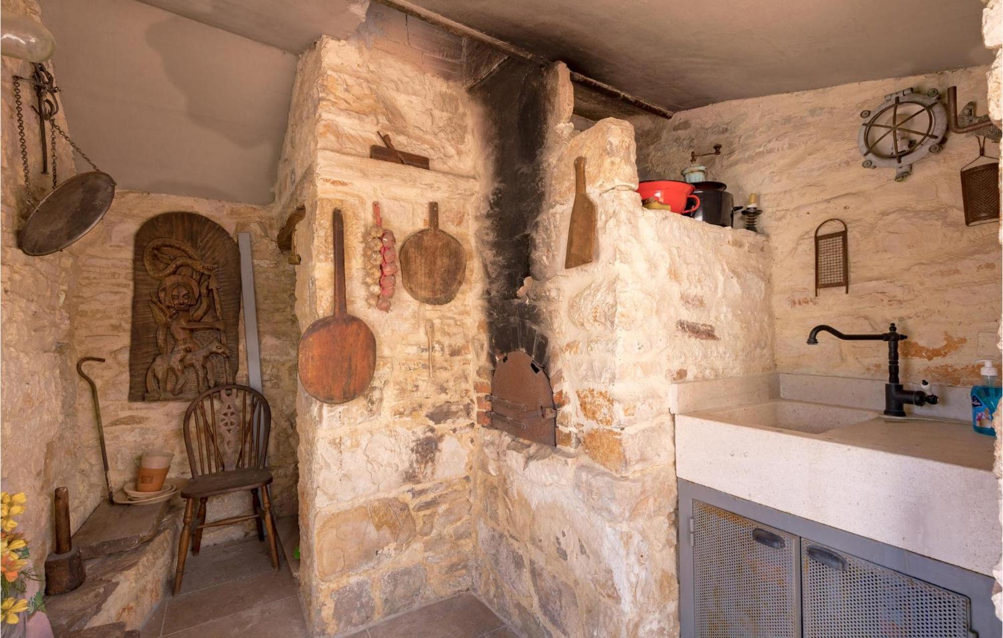 Amazing Home In Foli With Kitchen Dış mekan fotoğraf